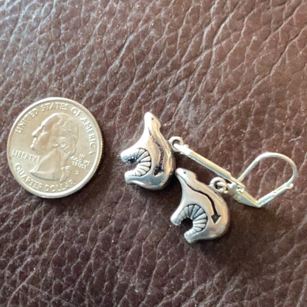 Earrings tiny Sterling silver bears with heart line arrow. - Picture 2 of 2